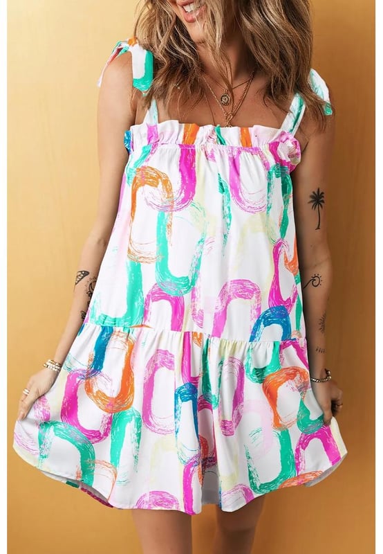 Diseño de impresión abstracta  
  Tiras anudadas  
  Vestido mini con volantes  
  Material 100% poliéster  
  Sin elasticidad  
  No forrado  
  Lavable a máquina en frío  
  Secar a baja temperatura  
  Importado