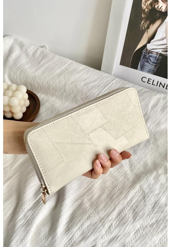 Bag size: Small
  Material: PU leather
  Imported
  Measurements (in inches): 7.9 (Length) x 1.2 (Width) x 3.9 (Height)
  Gender: Women