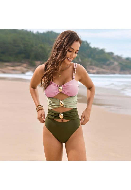 Bañador de una pieza de escote corazón en bloque de color  
Diseño fruncido  
Con almohadillas removibles  
Sin varilla  
Material elástico  
80% poliamida 20% elastano  
Lavar a máquina en frío, secar a baja temperatura  
Importado