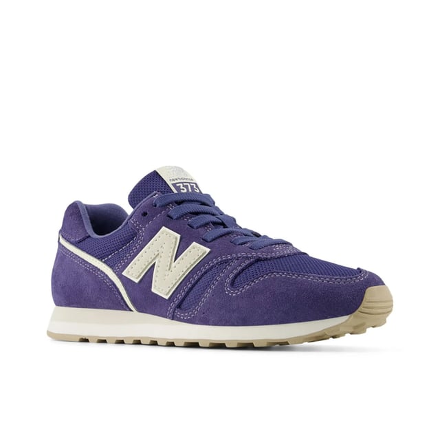 The past meets the present in this classic silhouette designed for go-anywhere style. Crafted from a luxurious leather/synthetic blend, these trainers are the perfect every day shoe.
SpecificationsUpper - suede, synthetic, meshMidsole - EVAOutsole - RubberTechnology - EVACollection - New Balance 373Product Code: WL373SE2