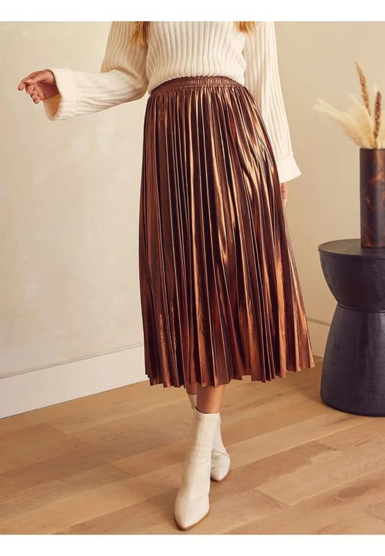 Pleated Midi Skirt
  Pleated design
  Opaque
  Not lined
  100% polyester
  Machine wash cold tumble dry low
  Imported
Material: Metallic polyester