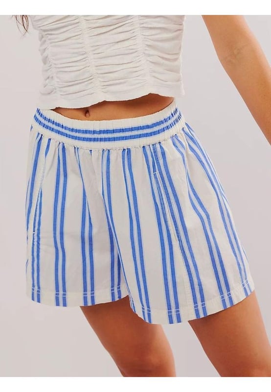 Shorts a Rayas con Cintura Elástica  
Diseño con bolsillos  
Translúcido opaco  
Composición del material: 65% poliéster 35% algodón  
Instrucciones de cuidado: Lavar a máquina en frío, secar a baja temperatura  
Importado  
Medidas del producto (pulgadas):  
Tamaño S: Largo de la parte inferior 14.2 Cintura 26  
Tamaño M: Largo de la parte inferior 14.6 Cintura 27.6  
Tamaño L: Largo de la parte inferior 15 Cintura 29.9  
Tamaño XL: Largo de la parte inferior 15.7 Cintura 33.1