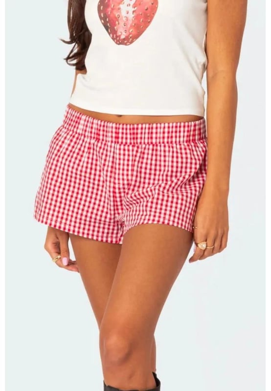 Pantalones cortos de estilo básico con cintura elástica de cuadros  
Composición del material: 65% poliéster 35% algodón  
Instrucciones de cuidado: Lavar a máquina con agua fría, secar a baja temperatura  
Importado  
Disponible en tallas S M L XL