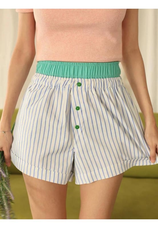 Decorative Button
  Pocketed
  65% polyester 35% cotton
  Machine wash cold
  Tumble dry low
  Imported
Material: Cotton