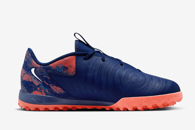 Erling Haaland is inevitable. His goal-scoring force of nature inspired the design of these player-edition shoes, with supernovas and meteors crashing into the graphics.RRP: £65.00Force of natureThe dark blues represent the wintertime skies of Erling's native Norway, while the vibrant orange embodies the brightness that nature brings. The upper's shiny finish symbolises the stars in the sky and the infinite number of goals Erling has scored throughout his illustrious career.Comfortable fitThe soft upper helps keep you comfortable from kick-off to the final whistle.Product detailsFor use on shorter, synthetic surfacesCushioned insoleColour Shown: Blue Void/ChromeStyle: HF1608-400
