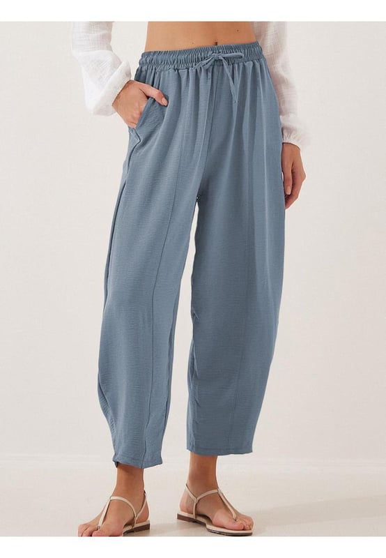 Producto: Pantalones jogger recortados con cordón de tamaño completo en tallas grandes  
Características: Con bolsillos  
Transparente: Opaco  
Composición del material: 95% poliéster 5% elastano  
Instrucciones de cuidado: Lavar a máquina en frío, secar a baja temperatura  
Importado