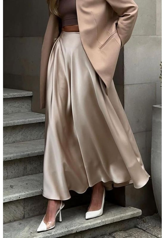 Basic style
  Opaque design
  Lined body
  Material composition: 97% polyester 3% spandex
  Care instructions: Machine wash cold tumble dry low
  Imported