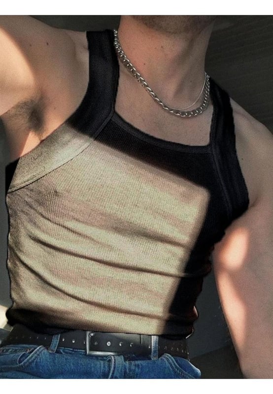 Einfacher Stil  
Dehnbarem Material  
100 % Polyester  
Quadratischer Ausschnitt  
Breite Träger  
Maschinenwäsche kalt  
Im Trockner bei niedriger Temperatur trocknen  
Importiert  
Erhältlich in den Größen S bis 4XL
