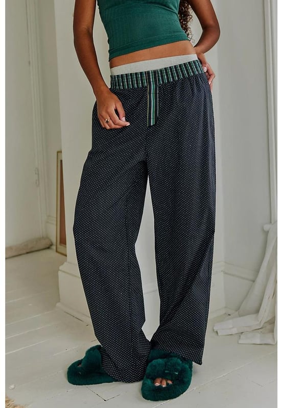 Polka Dot Elastic Waist Wide Leg Pants
  Pocketed
  Opaque
  Material composition: 65% polyester 35% cotton
  Care instructions: Machine wash cold tumble dry low
  Imported
  Available in sizes S to XL