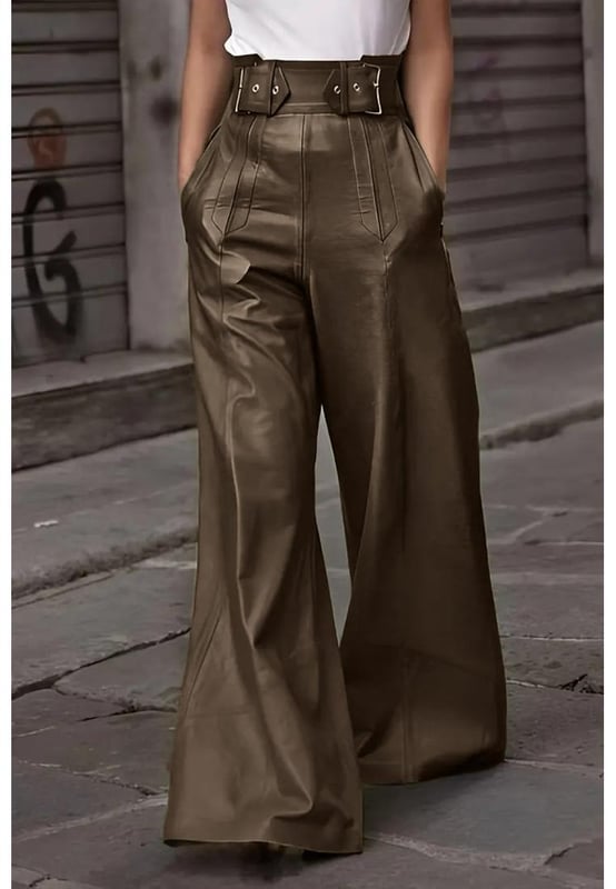 Weit ausgestellte Hose mit hoher Taille.
  Design mit Taschen.
  Blickdichtes Material.
  Materialzusammensetzung: 80% Polyurethan 20% Viskose.
  Pflegehinweis: Maschinenwasche kalt Trockner bei niedriger Temperatur.
  Importiert.