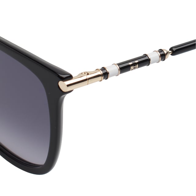 These Carolina Herrera sunglasses reflect a perfect balance between sophistication and contemporary character, offering a wraparound silhouette ideal for enhancing any look with a distinctive touch.

 Shape and design:
 - Gently angled butterfly silhouette design provides a feminine and elegant aesthetic.
 - Full-coverage front that provides a refined yet modern look.

 Frame material:
 - High-quality acetate front combined with fine, structured metal temples.
 - Curved terminals that improve grip and comfort.

 Brand details:
 - “Carolina Herrera” inscription discreetly engraved on the inside of the temple.
 - Decorative metal elements with the initials CH, precisely integrated into the end caps and side details.

 Glasses:
 - Lenses with 100% UV protection.
 Measures: Lens width: 55 mm. Bridge: 20 mm. Temples: 145 mm.
 Composition: Acetate
 Care:
Wash only with water or, if necessary, a mild soap.
 Dry with a soft cloth to avoid scratches.
 Avoid contact with harsh surfaces or abrasive liquids.