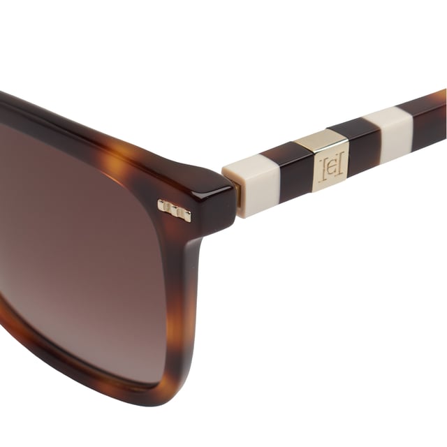 Designed with a wraparound silhouette and smooth lines, these Carolina Herrera sunglasses offer a refined interpretation of the classic square design, ideal for those seeking functional elegance and timeless style.

 Shape and design:
 - Softened square shape that adapts harmoniously to different face types.
 - Wide design provides superior visual coverage and a touch of sophistication at every angle.

 Frame material:
 - Made of high-quality acetate, durable and lightweight, ensuring a comfortable fit all day long.

 Brand details:
 - Carolina Herrera logo inscription on temples.

 Glasses:
 - Lenses with 100% UV protection filter, ideal for daily outdoor use.
 - Anti-reflective treatment that improves the visual experience and reduces glare.
 Measures: Lens width: 57 mm. Bridge: 18 mm. Temples: 145 mm
 Composition: Acetate
 Care:
Wash only with water or, if necessary, a mild soap.
 Dry with a soft cloth to avoid scratches.
 Avoid contact with harsh surfaces or abrasive liquids.