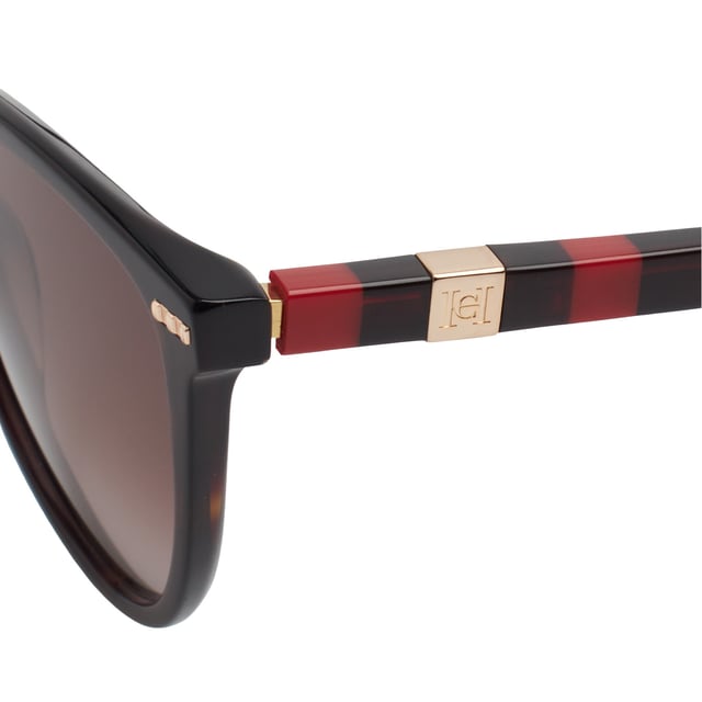 These Carolina Herrera sunglasses embody classic elegance reinterpreted with a contemporary approach. Their refined and understated design is designed for those who value sophistication in the smallest details, offering a timeless, feminine silhouette that blends harmoniously with a variety of styles.

 Shape and design:
 - Softened cat-eye silhouette, which delicately enhances the contours of the face.
 - Clean aesthetics with defined lines.

 Frame material:
 - High quality acetate structure.
 - Slim temples with decorative metal inserts provide an elegant contrast.

 Brand details:
 - CH initials precisely inlaid on the tips and metal details along the temples.

 Glasses:
 - 100% UV protection filter lenses provide safe sun coverage.
 - Anti-reflective coating for clearer, more comfortable vision under different lighting conditions.
 Measures: Lens width: 57 mm. Bridge: 20 mm. Temples: 145 mm
 Composition: Acetate
 Care:
Wash only with water or, if necessary, a mild soap.
 Dry with a soft cloth to avoid scratches.
 Avoid contact with harsh surfaces or abrasive liquids.