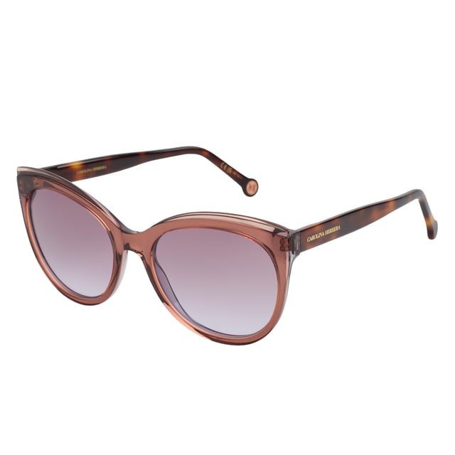 Estas gafas de sol Carolina Herrera combinan elegancia atemporal con una silueta femenina de inspiración mariposa, aportando una presencia sofisticada y refinada a cualquier conjunto.

Forma y diseño:
- Silueta mariposa suavemente redondeada, que favorece los rasgos y aporta un toque de distinción clásica.
- Curvatura fluida en el frontal que equilibra estilo y comodidad.

Material de la montura:
- Montura de acetato de alta calidad con acabado translúcido.

Detalles de la marca:
- Logotipo Carolina Herrera grabado con discreción en las varillas.
- Aplique metálico redondo en los terminales con las iniciales CH, distintivo de la casa.

Lentes:
- Lentes con filtro de protección UV 100%, ideales para uso diario en exteriores.
- Tratamiento antirreflejo que mejora la experiencia visual y reduce el deslumbramiento.

Contenido: 
- Gafas de sol, estuche, pañuelo y folleto.
 Medidas: Ancho lente: 57 mm. Puente: 19 mm. Patillas: 145 mm
 Composición: Acetato
 Cuidados:
Lavar solo con agua o, si fuese necesario, un jabón suave.
Secar con el paño suave para evitar rayaduras.
Evitar el contacto con superficies rigurosas o líquidos abrasivos.
