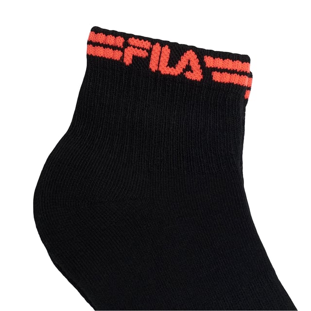 Pack-3 Calcetines Quarter F2523 para Hombre y Mujer Los calcetines Fila Quarter de 3 pares están fabricados con hilos de alta calidad para un gran confort y una larga duración. Flexibles y dotados de una tela elástica al nivel del tobillo, se adaptarán fácilmente a tus pies para estar cómodo durante tus desplazamientos.
Detalles:
- Tejido de algodón.
- Suela acolchada, que proporciona absorción de impactos.
- 3 pares.
- Malla transpirable.
- Tobillos acanalados.
- Logo bordado.
- Estilo quarter, caña baja-media.
- Varios colores disponibles.
- Hilos de alta calidad para un óptimo confort y una gran durabilidad.
- Unisex.
Este pack de calcetines Quarter Fila es la elección perfecta para quienes valoran el confort sin renunciar al estilo. Con su diseño atractivo, materiales de calidad y ajuste ideal, son el complemento perfecto para tu día a día activo.
Composición: 69% Algodón, 29% Poliéster, 2% Elastano
Cuidados:
Lavar a máquina a un máximo de 30 °C.
No usar lejía ni blanqueadores.
No planchar.
No lavar en seco.
Secar al aire o en secadora a baja temperatura.