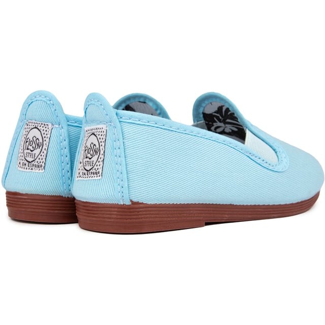 Step up your off-duty game, with the original Flossy Arnedo slip-on shoe featuring tonal bespoke elasticated gussets for a perfect, comfy fit. The Arnedo plimsoll is Flossys original staple shoe. This easy lifestyle icon has a cotton canvas upper, cotton & polyester inner lining and a 100% natural rubber outsole.