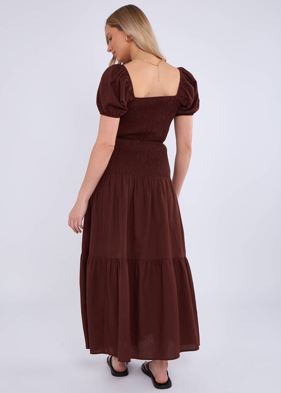 Eleva tu estilo con nuestro top de algodón con mangas abullonadas y fruncido en color chocolate. Confeccionado en lujoso algodón, el diseño fruncido y las mangas abullonadas añaden un toque de estilo a cualquier armario. Mantente cómoda y a la moda durante todo el día.