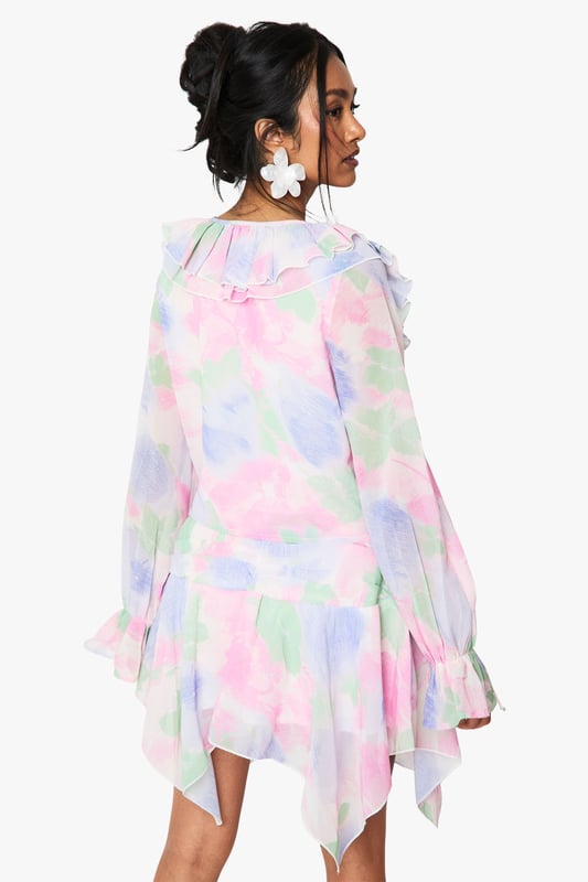 Steal the style top spot in a statement separate from the tops collectionCamis or crops, bandeaus or bralets, we've got all the trend-setting tops so you can stay statement in separates this season. Hit refresh on your jersey basics with pastel hues and pick a quirky kimono to give your ensemble that Eastern-inspired edge. Off the shoulder styles are oh-so-sweet, with slogans making your tee a talking point.