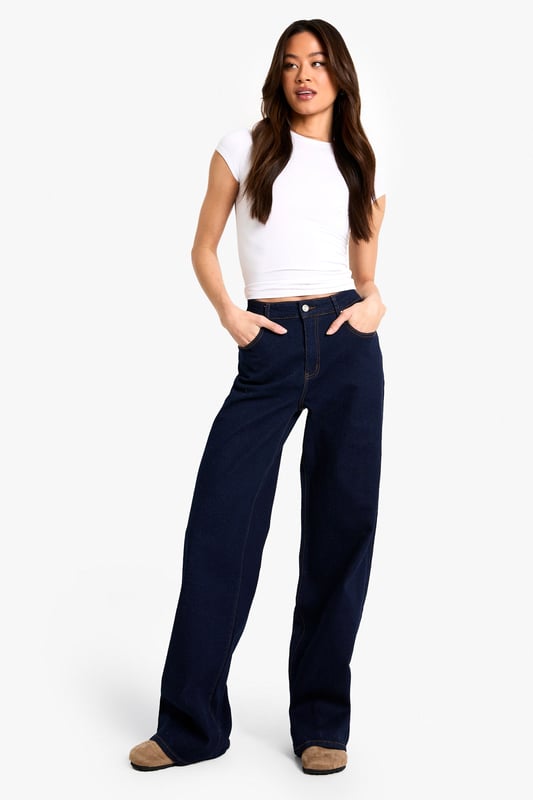 Relaxed boyfriend fit designed specifically for taller frames
        Wide-leg silhouette offering maximum comfort and movement
        Classic five-pocket design with functional front and back pockets
        High-rise waistband for a flattering and secure fit
        Durable denim fabric with slight stretch for all-day comfort
    
    These Tall Boyfriend-Jeans from Boohoo deliver the perfect balance of comfort and style for the fashion-forward woman. The relaxed, wide-leg silhouette creates a laid-back vibe while the high-rise waist offers a figure-enhancing fit that works brilliantly with cropped tops or tucked-in tees. Style them as seen with a simple white t-shirt and neutral cardigan for effortless daytime chic, or dress them up with a bodysuit and statement jewellery for casual evenings out. The versatile design makes these jeans ideal for weekend brunches, shopping trips with mates, or casual Fridays at work. Pair with trainers for a cool, casual look or add chunky boots to give your outfit an edgier feel. These boyfriend jeans are a wardrobe essential that will quickly become your go-to for comfortable yet stylish everyday wear.