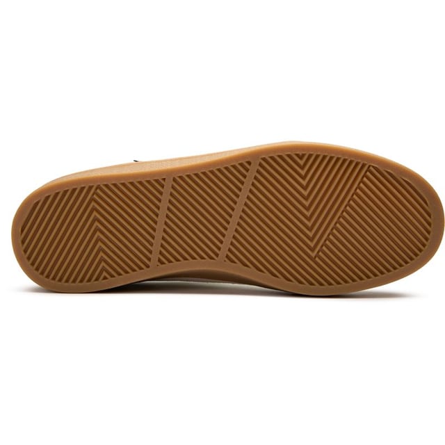 Verhoog je casual stijl met de Cruyff Calcio Cup, een verfijnde damenschoen die erfgoed voetbalontwerp combineert met hedendaagse flair. Gemaakt van kwaliteitsleer, tonen deze witte sneakers de iconische T-tegen de Cruyff met reliëfdetails. De rubbersole zorgt voor langdurig comfort en duurzaamheid voor dagelijks gebruik. Een subtiele knipoog naar de voetballegacy met de Cruyff merkschoen, deze trainers bieden ingetogen elegantie met authentieke sportieve kenmerken.