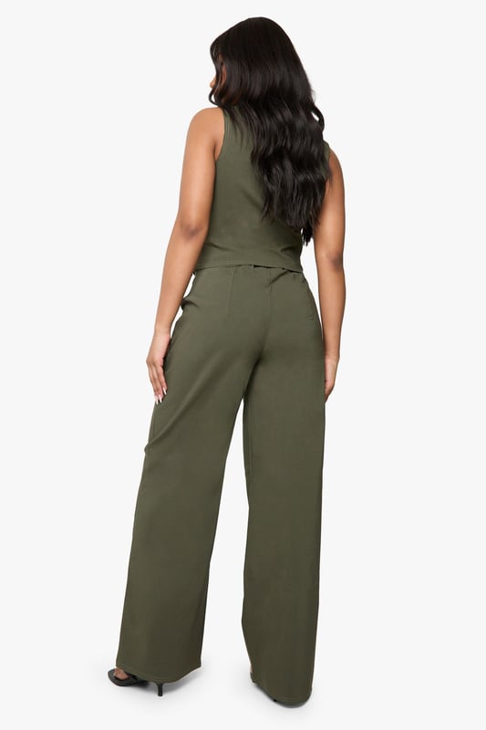 Trousers are a more sophisticated alternative to skinniesTrousers take on a realxed silhouette for the new season, with sports tailoring setting the trends and the wide leg one to watch. Pick printed palazzo pants for a dramatic day time look and tone down with a basic tee, or go for androgynous appeal in tapered man pants and wear with worn-in trainers for a trend-led twist.