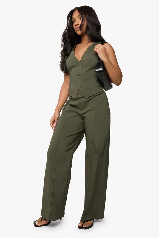 Trousers are a more sophisticated alternative to skinniesTrousers take on a realxed silhouette for the new season, with sports tailoring setting the trends and the wide leg one to watch. Pick printed palazzo pants for a dramatic day time look and tone down with a basic tee, or go for androgynous appeal in tapered man pants and wear with worn-in trainers for a trend-led twist.