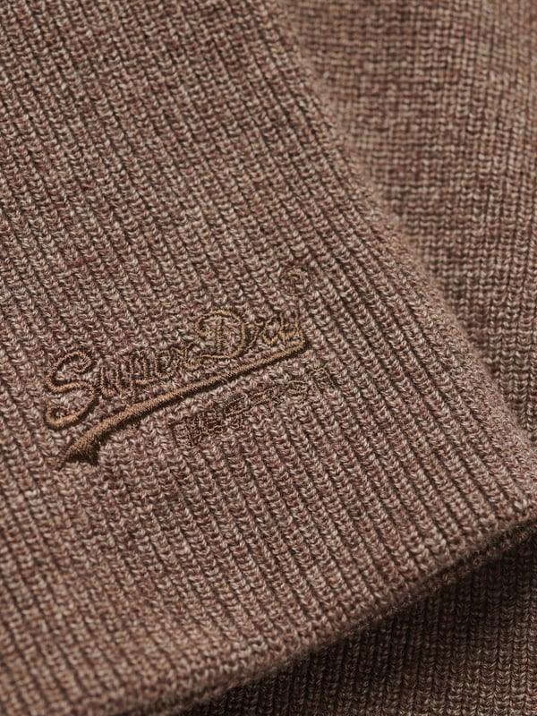 Maak een stijlvolle statement met de herenmuts van Superdry, die functionaliteit en modeperfectie combineert. Gemaakt van hoogwaardig ribmateriaal, biedt deze muts niet alleen een aangenaam draagcomfort, maar ook een warm gevoel op koude dagen. Het gebreide ontwerp zorgt voor een comfortabele pasvorm en geeft je look een casual touch. Met de kenmerkende geborduurde tekst wordt de muts een onmiskenbaar teken van jouw stijl. Of je nu een wandeling in de stad maakt of sport in de buitenlucht, deze muts is de ideale metgezel voor elke gelegenheid. De hoogwaardige afwerking garandeert duurzaamheid en weerbaarheid, zodat je er langdurig plezier van zult hebben. Combineer ze moeiteloos met je favoriete outfits en geniet van de veelzijdigheid van deze elegante hoofddeksel. Verwen jezelf met het comfort en het stijlvolle ontwerp dat alleen Superdry kan bieden!