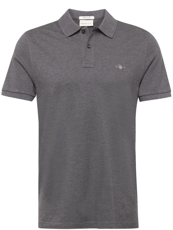 Het Gant herenpoloshirt verenigt tijdloze elegantie met sportieve nonchalance. De klassieke polokraag en de korte knoopsluiting geven het een stijlvol uiterlijk. Gemaakt van hoogwaardige materialen biedt het de hele dag een aangenaam draagcomfort. De kleine, subtiele logostik op de borst voegt een chique accent toe. Zijsplitten zorgen voor een optimale pasvorm en bewegingsvrijheid. Perfect voor vrije tijd en kantoor - dit poloshirt is geschikt voor elke gelegenheid. Het hoge draagcomfort maakt het een onmisbaar basisitem voor elke garderobe.