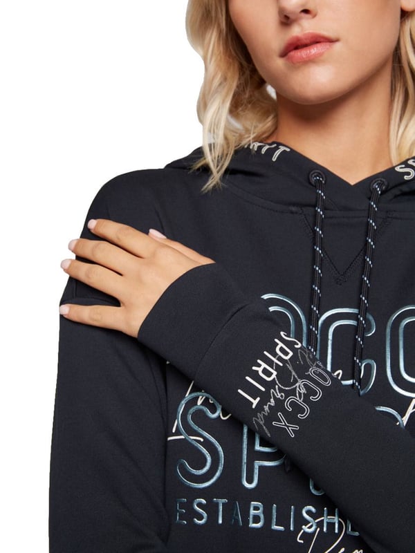 Opvallend anders! Het dameskapuzensweatshirt van het merk SOCCX krijgt door de viscosemix een stijlvolle, gladde uitstraling. Een grote SOCCX-print met glitter- en glinstereffecten siert de voorkant van het kapuzensweatshirt. De capuchon wordt geaccentueerd door een logoprint. Een klein SOCCX-artwork siert de linkerarm.