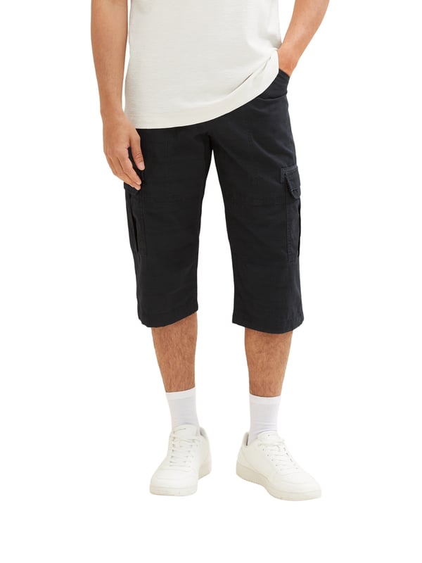 Schicke Max Overnee Cargohosen für Herren der Marke TOM TAILOR. Sehr angenehm zu tragen, bequem und sportlich zugleich geschnitten. Durch die schlichte Ausführung lässt sich diese Cargo perfekt zu deinem lässigen Look kombinieren. Ausreichend Taschen bieten Platz für alle Habseligkeiten. Baumwollmischung, Knopf mit Reißverschluss, Regular Fit, niedrige Leibhöhe, gerades Bein, gerader Saum.
