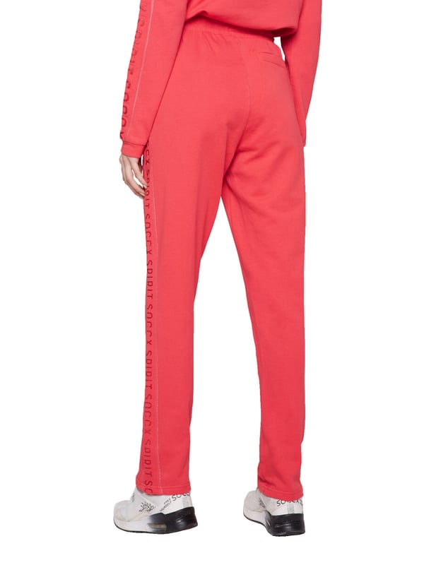 Deze SOCCX Sweathose voor dames van het merk SOCCX completeert op een comfortabele manier elke casual look. Hij is ontworpen met een bies en heeft een elastische tailleband met trekkoord. Een logo-glitterprint siert de zijkanten. Zij-instapzakken, een fakezak achteraan en een authentieke used-wassing maken het modieuze uiterlijk compleet.