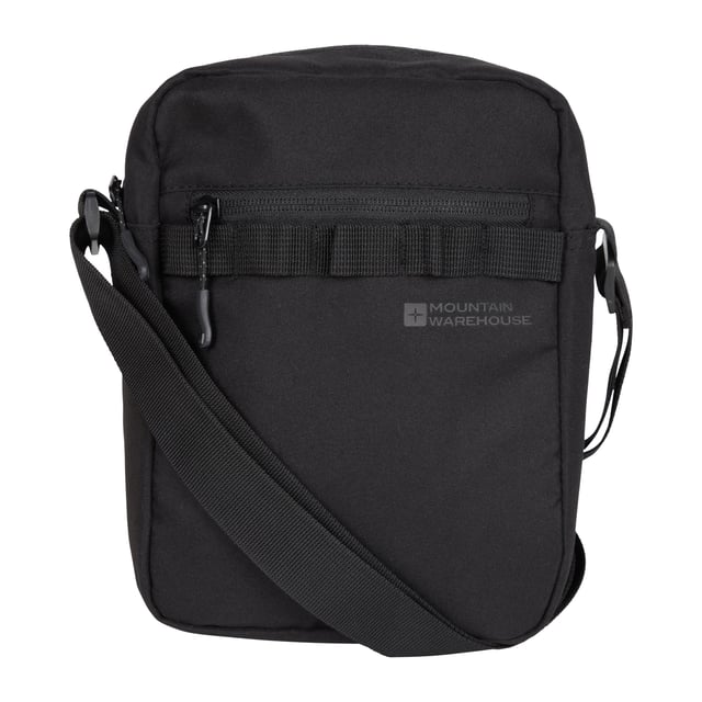 Vulmateriaal: 100% schuim. Buitenste materialen: 100% Polyester. Voering: 100% polyester. Capaciteit: 3L. Zakken: 1 Voorzak, Ritssluiting. Vakken: 1 hoofdvak, met rits. Verstelbare Schouderriem. Ontwerp: Logo, eenvoudig.