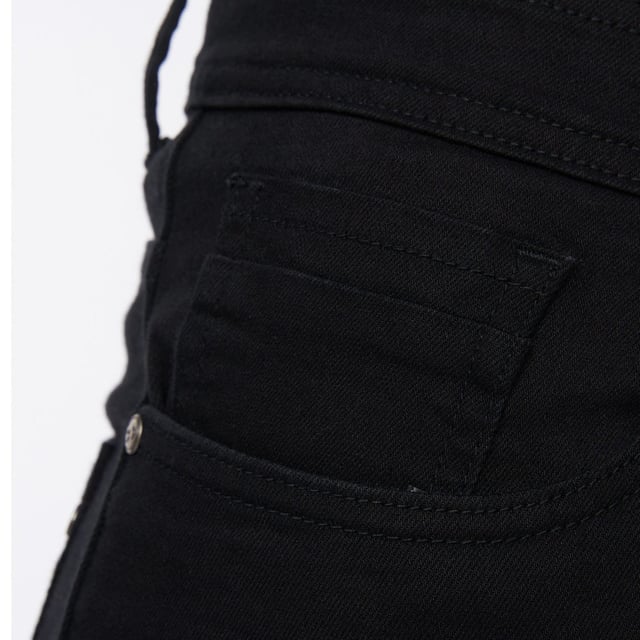 Mens Crosshatch Buraca Slim-Fit Jeans in black.- 5-pocket construction- Button fly fastening- Branded buttons and rivets- Stretch cotton twill- Slim fit- 98% Cotton  2% Elastane.  Machine washable.- Ref:CH2B113928BLKSTK1