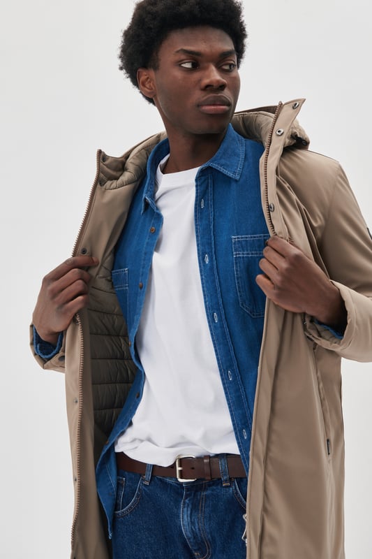 Regular fit  Wassen op 30°, niet bleken, drogen in droger behoedzaam, Druipnat ophangen, koud strijken max. 110° C, Droogreiniging  90% Polyester,10% Elastaan