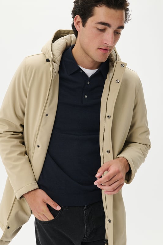 Regular fit  Wassen op 30°, niet bleken, drogen in droger behoedzaam, Druipnat ophangen, koud strijken max. 110° C, Droogreiniging  90% Polyester,10% Elastaan