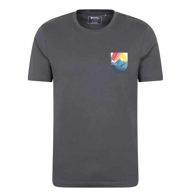 100% Baumwolle. Gewebetechnik: Atmungsaktiv, Lichtechtheit, Leicht, Schälfestigkeit, Weich, Mit UV-Schutz. Design: Rückseitiger Aufdruck, Grafikdruck, Berg, Aufschrift. Rundhalsausschnitt. Kurzärmlig. UV-Schutzfaktor: UPF 50+. XS: 84 cm. S, M: 93,98 cm. L: 109 cm. XL: 116,84 cm. XXL: 124,46 cm.