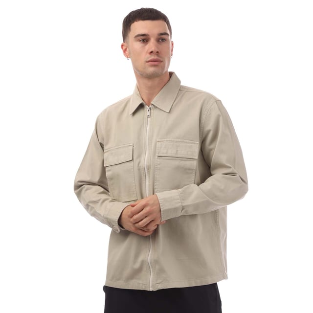 Mens Hugo Boss Lovel Zipped Overshirt in beige.- Classic collar.- Long sleeves.- Soft twill with embroidered branding on the pocket.- Branded button fastening cuffs.- Woven orange locker loop on the interior neckline.- Oversized fit.- 100% Cotton.- Ref: 50520107271