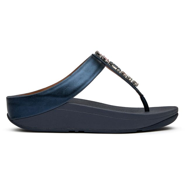 Blauwe Fitflop fino sandalen voor dames, gemaakt van synthetisch materiaal en een rubberen zool. Kenmerken: detail aan de voorkant, micro-wobbleboardzool en lichtgewicht.