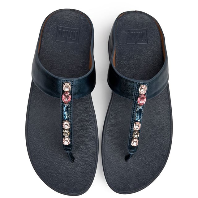 Blauwe Fitflop fino sandalen voor dames, gemaakt van synthetisch materiaal en een rubberen zool. Kenmerken: detail aan de voorkant, micro-wobbleboardzool en lichtgewicht.