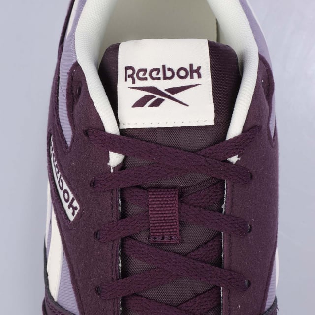 Reebok Ultra Flash Trainers in purple.- Nylon upper with synthetic suede overlays.- Lace up fastening.- EVA midsole.- Textile lining.- Rubber sole.- Ref: 100201430