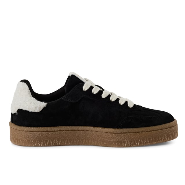 Voeg een vleugje luxe toe aan je dagelijkse stijl met deze modieuze sneakers van Tamaris. Deze veterschoenen zijn gemaakt van een hoogwaardige mix van zacht suède en textiel en hebben comfortabele details van imitatiebont voor extra stijl. Het sportieve silhouet krijgt een strakke, moderne afwerking, waardoor ze perfect zijn voor zowel casual dagen als chique stedelijke uitjes. Bovenmateriaal: Hoogwaardige mix van suède en textiel Voering & binnenzool: Zacht textiel voor de hele dag comfort Buitenzool: Synthetische zool met grip voor zelfverzekerde stappen Haktype & hoogte: Zonder hak, met een zool van 30 mm voor subtiele verhoging Schachthoogte: 6,5 cm Schoentype: Vetersneakers voor dames