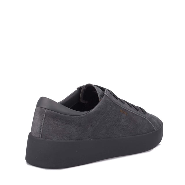 Zapatillas de tenis Hugo Boss Belwar para hombre en gris Zapatilla baja con parte superior de cuero de grano. Estética discreta y bastante lujosa que la hace adecuada tanto para looks casuales como más refinados. Producto responsable.
