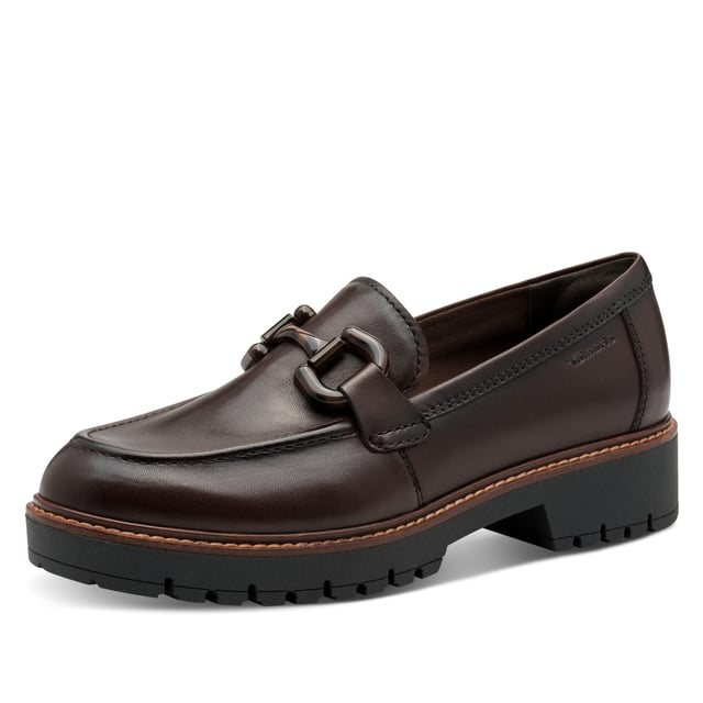 Estos mocasines de piel Tamaris para mujer combinan un estilo moderno con una comodidad duradera. Diseñados con una elegante suela de plataforma y fáciles de poner, son ideales para el día a día o para salidas informales. Características principales: Parte superior de piel auténtica negra. Cómodo diseño sin cordones. Forro textil y sintético para mayor transpirabilidad. Plantilla sintética acolchada. Tacón de plataforma de 40 mm para una sutil elevación. Suela sintética resistente. Altura de la caña: 6 cm.