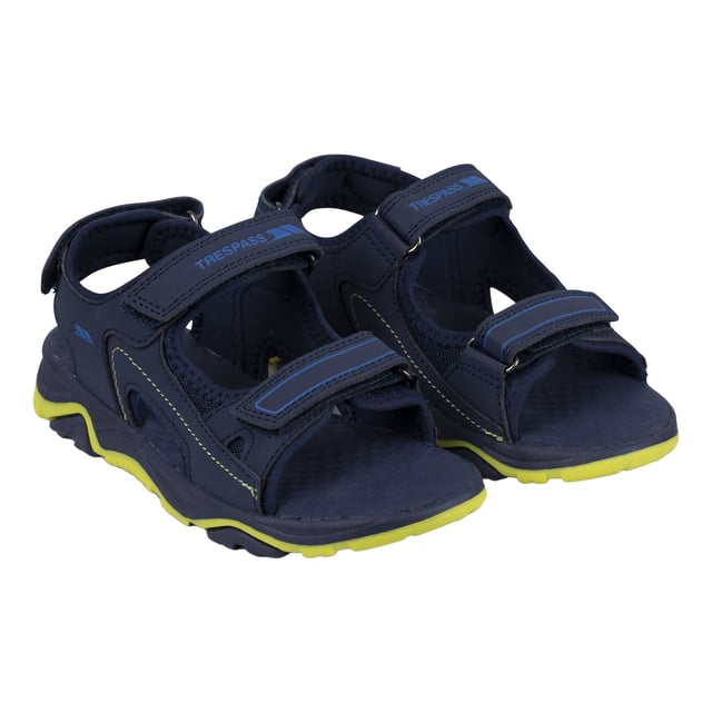 Trespass Kinderen/Kinderen Jett Double Strap Sandalen (Marine) Boven: PU (Polyurethaan), Textiel. Binnenzool: Bekleed, EVA. Buitenzool: Gegrepen, TPR. Stoftechnologie: Ademend, Flexibel, Lichtgewicht. Dubbele riem. Vlakke. Ontwerp: Contrastdetail, logo, effen. Bevestiging: Verstelbare riemen, haak- en lusband.