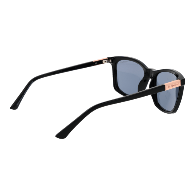 Género: Mujer
Color principal: Negro
Color del marco: Negro
Material del marco: Acero inoxidable
Color de lentes: Azul
Material de lentes: Plástico
Categoría de filtro: 2
Efecto de lentes: Polarizado
Protección: 100% UVA & UVB
Ancho de las lentes: 54
Altura de las lentes: 41
Ancho del puente: 17
Ancho del marco: 140
Longitud de las sienes: 140
Estilo: Rectángulo
Estilo de llantas: Llanta completa
Bisagra de resorte: No
Extra: Sin extra
El envío incluye: Estuche originalsa de gafas original, documentación, paño de limpieza
Country: China