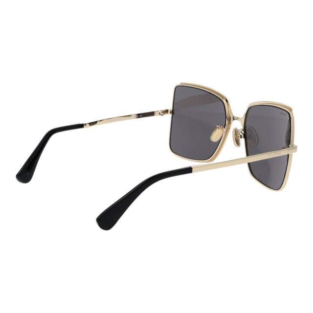 Género: Mujer
Color principal: Negro
Color del marco: Negro
Material del marco: Metal
Color de lentes: Gris
Material de lentes: Plástico
Categoría de filtro: 3
Efecto de lentes: No Extra
Protección: 100% UVA & UVB
Ancho de las lentes: 58
Altura de las lentes: 54
Ancho del puente: 19
Ancho del marco: 145
Longitud de las sienes: 140
Estilo: Mariposa
Estilo de llantas: Llanta completa
Bisagra de resorte: No
Extra: Sin extra
El envío incluye: Estuche originalsa de gafas original, documentación, paño de limpieza
Country: China