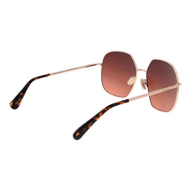 Geslacht: Vrouw
Hoofdkleur: Rose Goud
Kleur van het frame: Rosegold
Frame materiaal: Metaal
Kleur van lenzen: Roze
Lenzenmateriaal: Kunststof
Filtercategorie: 3
Lenzen effect: verloop
Bescherming: 100% UVA & UVB
Breedte van de lenzen: 60
Hoogte van de lenzen: 57
Brugbreedte: 17
Frame breedte: 145
Lengte van de slapen: 130
Velgenstijl: Full-Rim
Veer scharnier: Nee
Extra: Geen extra's
Zending omvat: Etui
Country: China