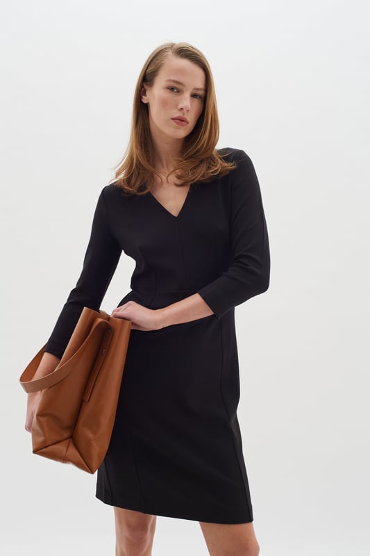 Feminine Form,Unterhalb des Knies,3/4 Ärmel  Schonwäsche 30°, Nicht bleichen, Nicht im Trockner trocknen, Liegend trocken., Kalt bügeln max. 110° C, Trockenreinigung  51% Modal (TENCEL™),42% Polyester,7% Elasthan
