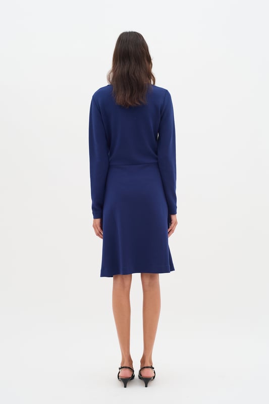 Feminine Form,Unterhalb des Knies,Lange Ärmel  Schonwäsche 30°, Nicht bleichen, Nicht im Trockner trocknen, Liegend trocken., Kalt bügeln max. 110° C, Trockenreinigung  51% Modal (TENCEL™),42% Polyester,7% Elasthan