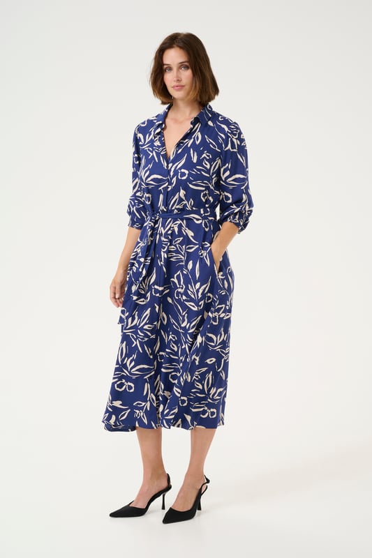 Regular fit,Midi lengte,3/4 mouwen  Fijne was 30°, niet bleken, niet in de droger drogen, Liggend laten drogen in de schaduw, koud strijken max. 110° C, Chemisch laten reinigen.  100% Viscose (LENZING™ ECOVERO™)